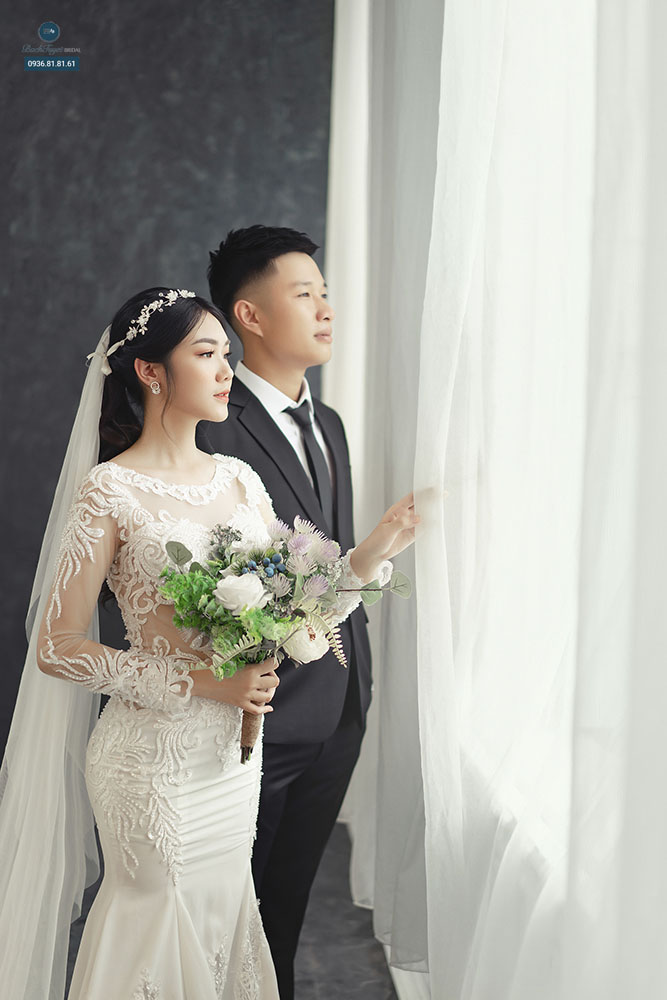 váy cưới dài tay dáng đuôi cá 