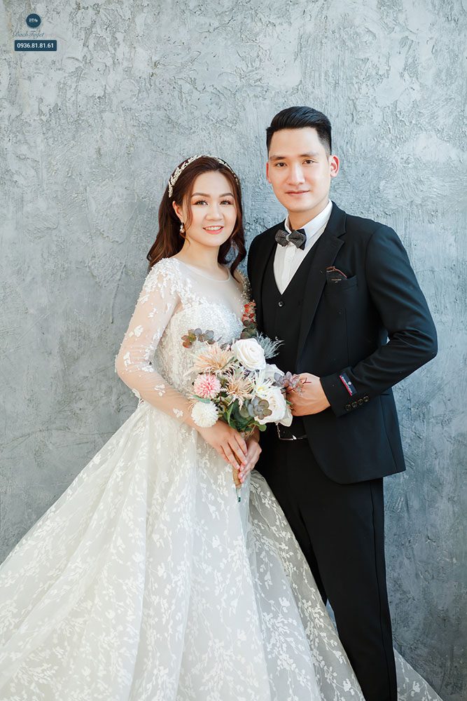 váy cưới dài tay phối ren 