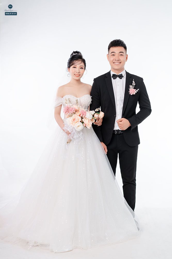 Chú ý về màu sắc hoa cài áo cho chú rể
