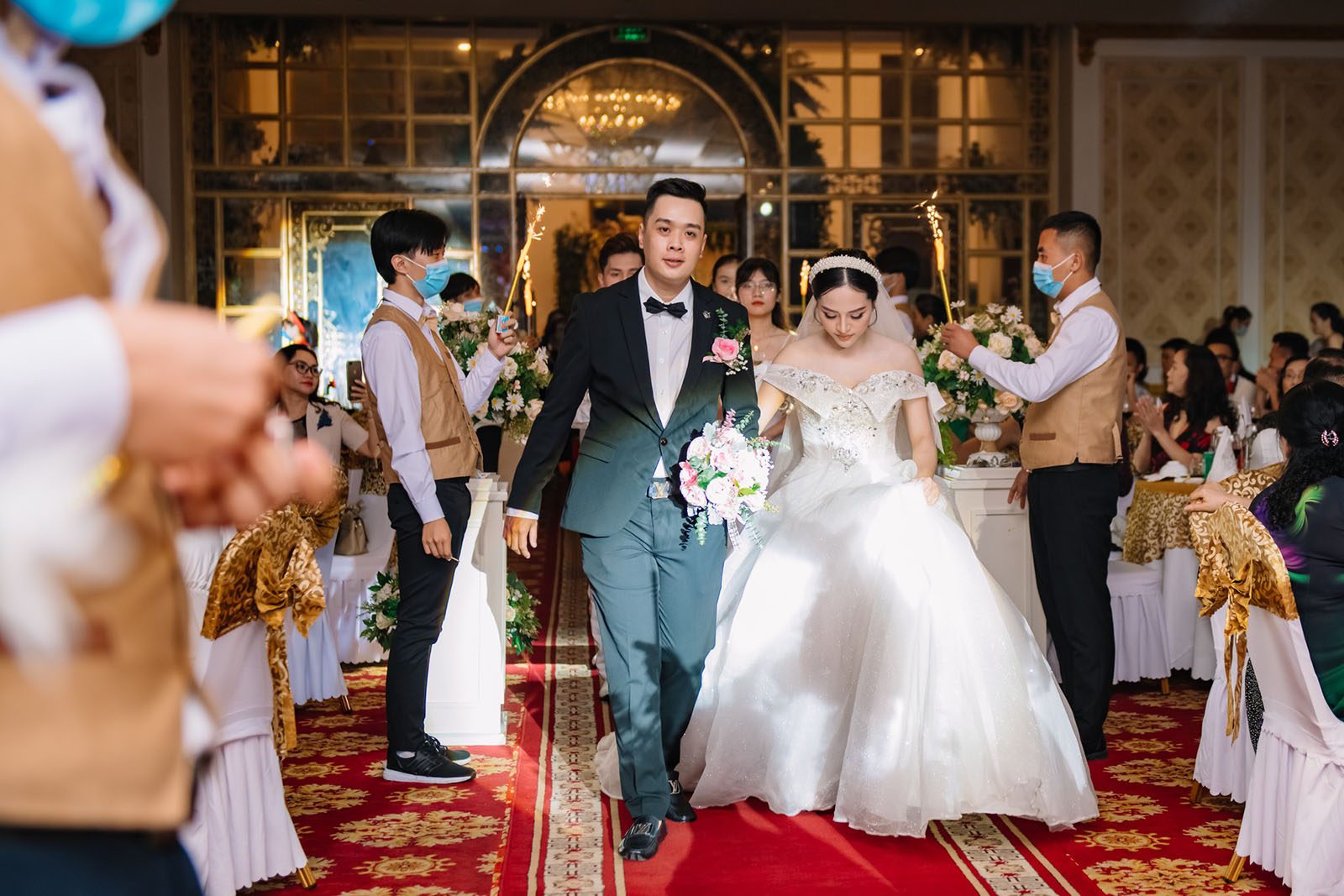 Nên tổ chức tiệc cưới trong nhà hay ngoài trời: Đâu là địa điểm lý tưởng?