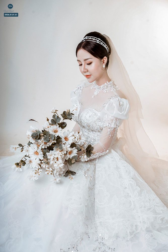 Váy cưới dài tay cho nàng dâu thanh mảnh