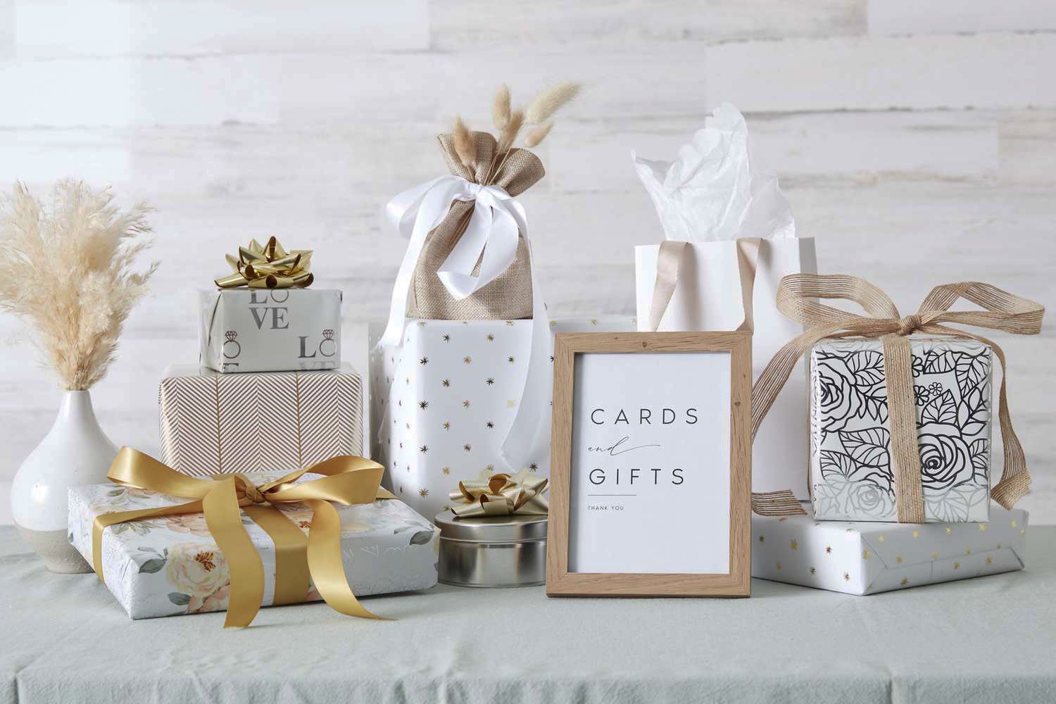 Quà tặng đám cưới ý nghĩa và thiết thực dành cho cô dâu chú rể