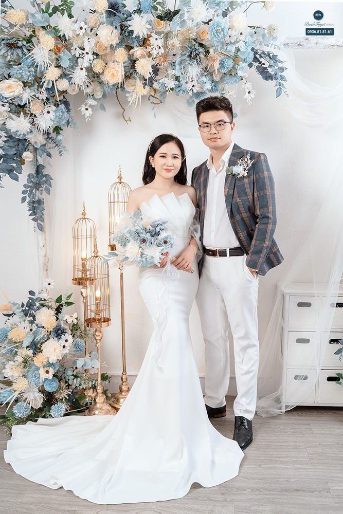 Hoa cài áo chú rể thể hiện sự hòa hợp với cô dâu