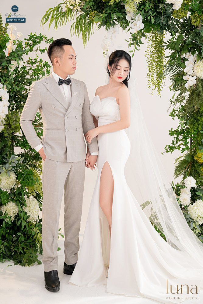 Váy cưới satin dáng đuôi cá
