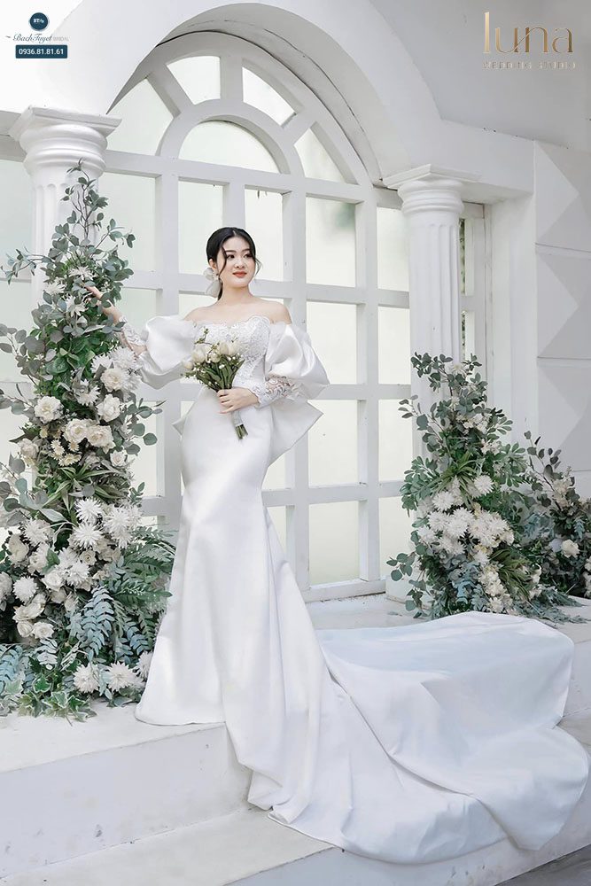Váy cưới tay phồng cổ điển 