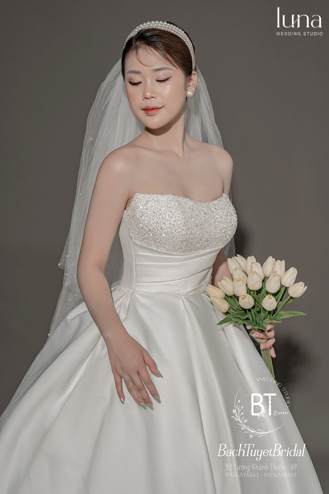 Váy cưới satin đơn giản