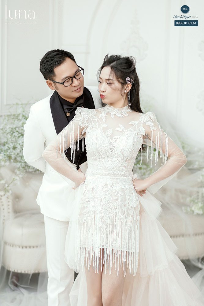 Váy cưới mùa xuân dáng ngắn trẻ trung 