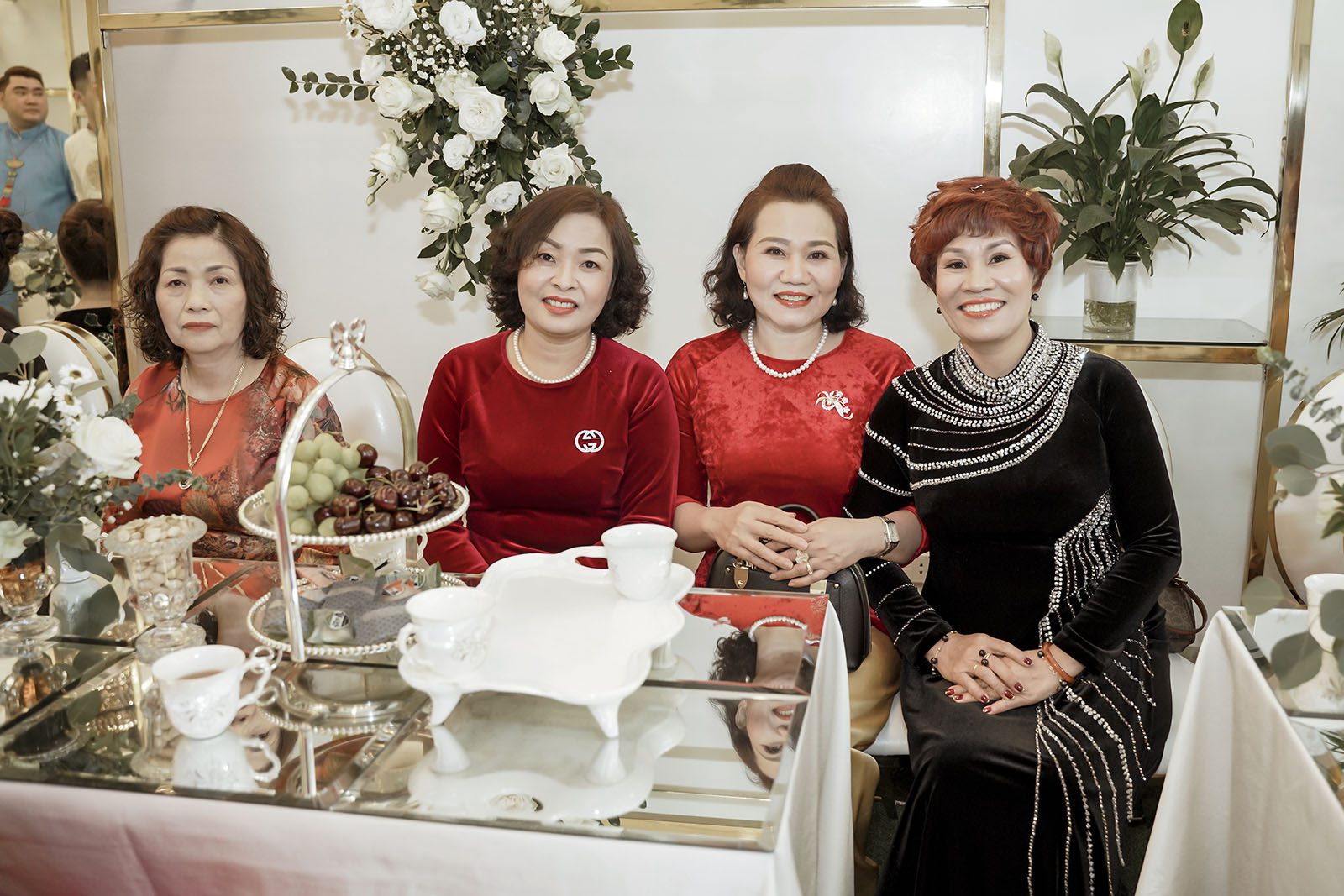 Điểm qua 5 mẫu áo dài bà sui phong cách nhẹ nhàng, sang trọng