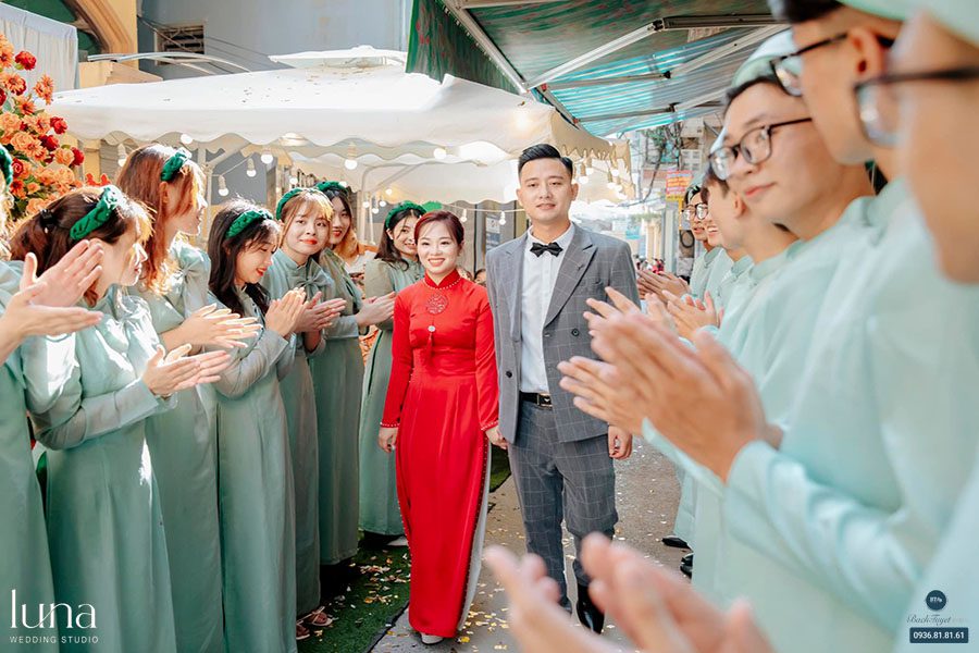 Tối giản họa tiết trên áo dài 