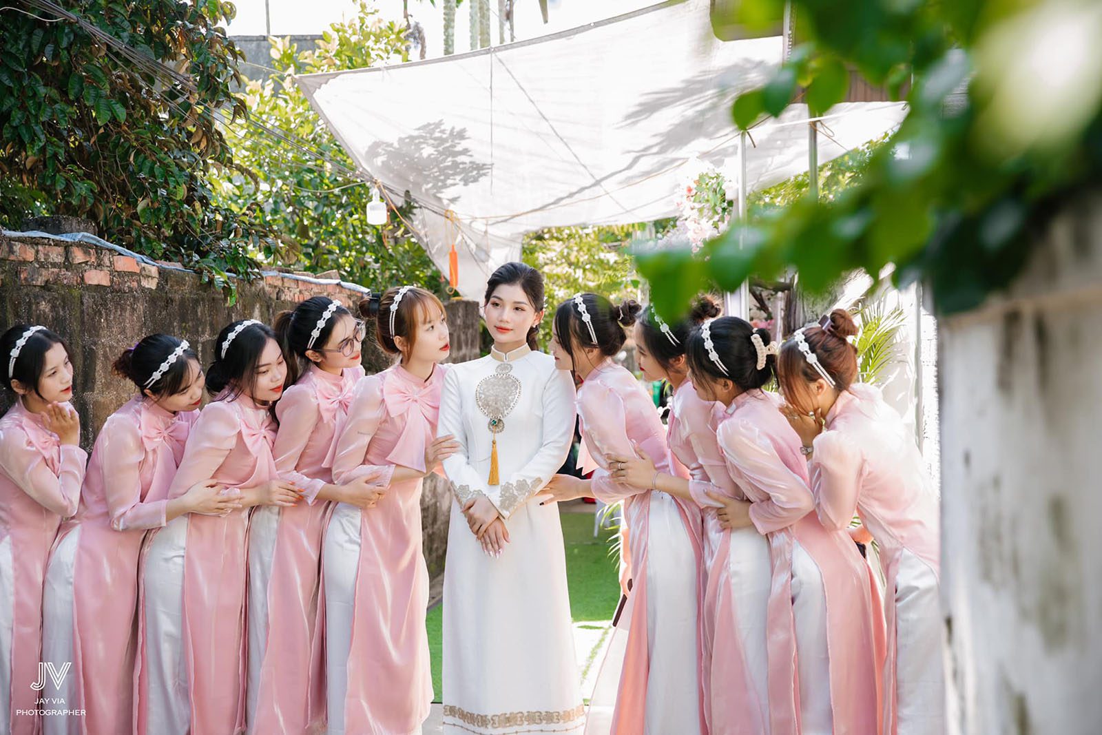 Những điều cần lưu ý khi lựa chọn áo dài bê tráp cho đám hỏi
