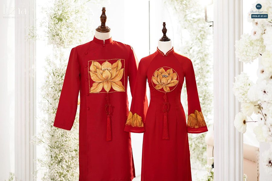 Áo dài lụa đỏ tối giản 