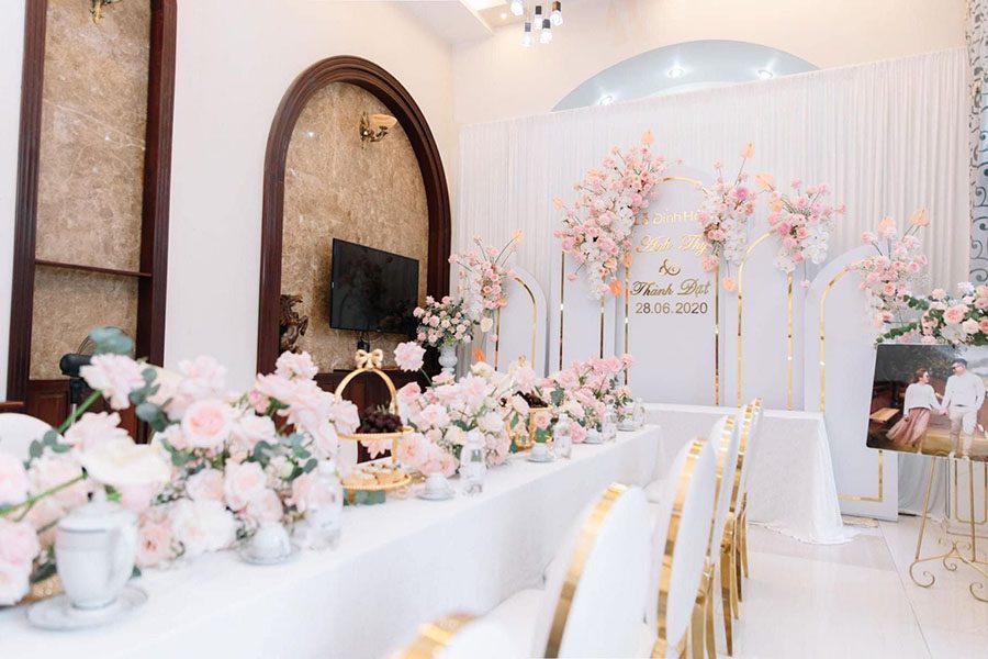 Chọn hoa tươi trang trí theo ý nghĩa loài hoa 