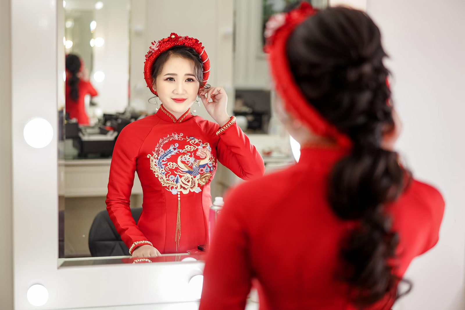 Áo dài cưới thêu tay cho cô dâu – Món quà ý nghĩa dành cho ngày trọng đại