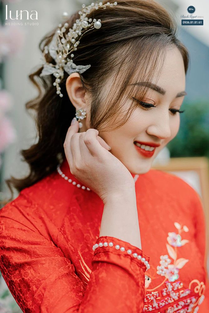 Phụ kiện tóc phối cùng áo dài cưới 