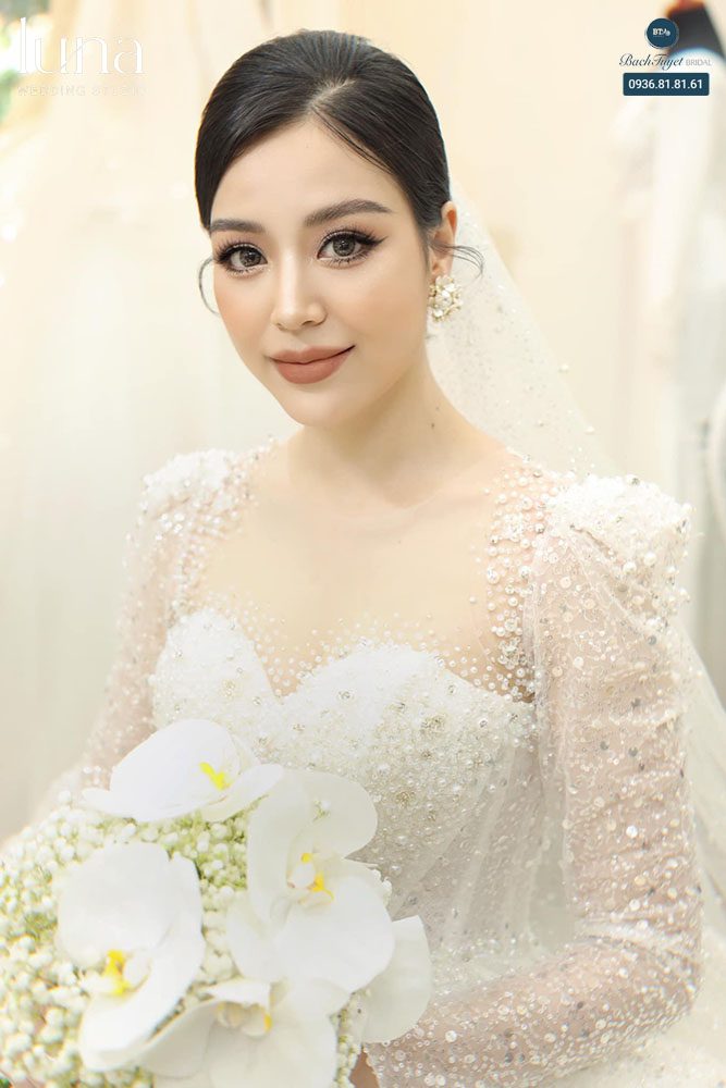 Trang điểm cô dâu phong cách Tây 