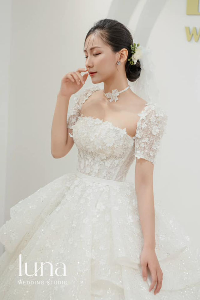 Đặc điểm của váy cưới tay ren 