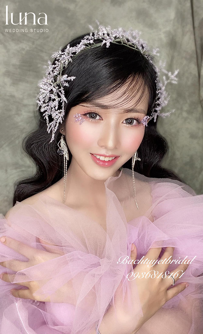 Cách đánh má hồng cho cô dâu mặt gầy