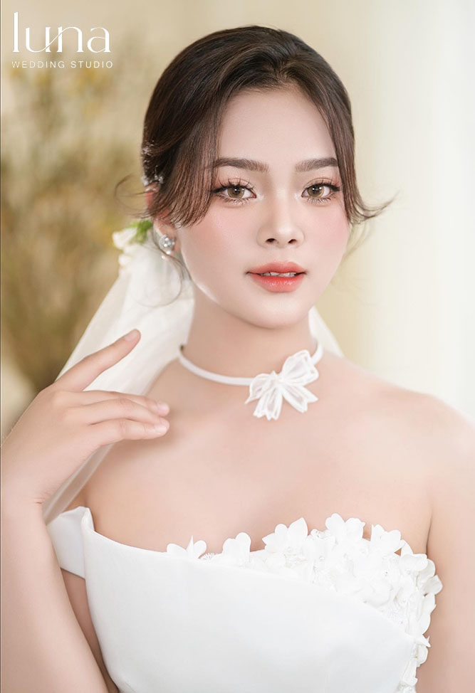 Lựa chọn kiểu tóc phù hợp cho cô dâu mặt gầy 